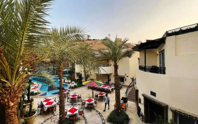 Naama Inn