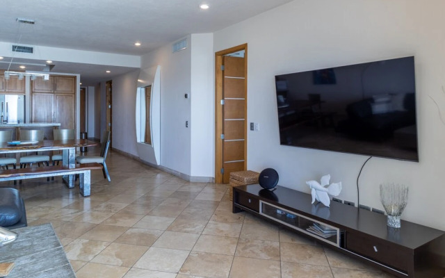 Playa Blanca 3 Bedroom Condo by RedAwning