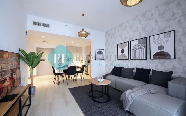 Stunning canal view apartment Yas island
