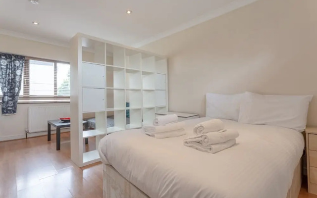 4 Bedroom Mews House in Kensal Rise