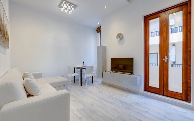 Chic 2BR Apartment, Ideal Location