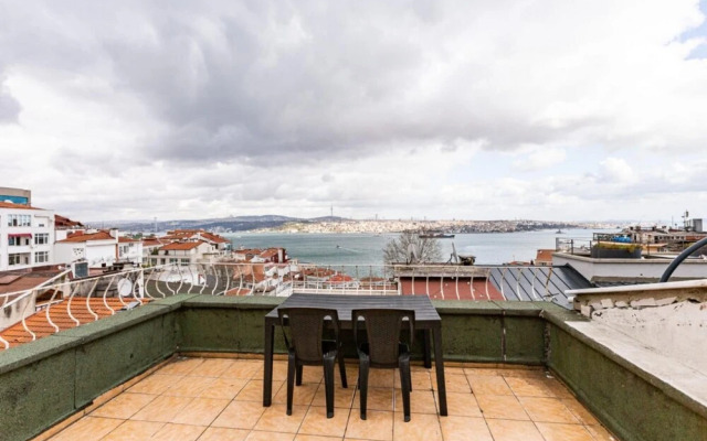 Cozy Flat With Dreamy Bosphorus View in Beyoglu