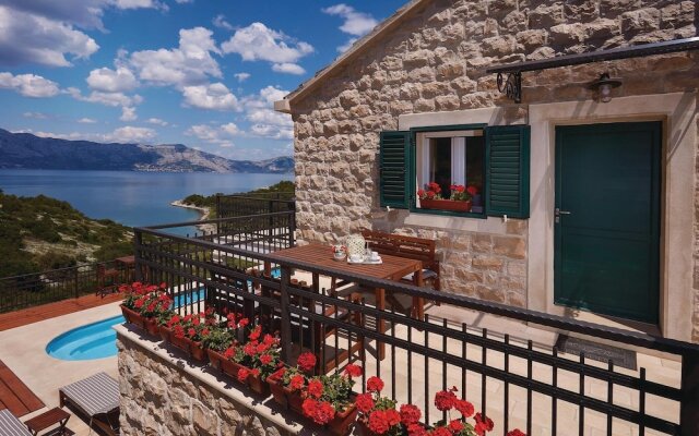 Stunning Home in Povlja With 4 Bedrooms, Wifi and Outdoor Swimming Pool