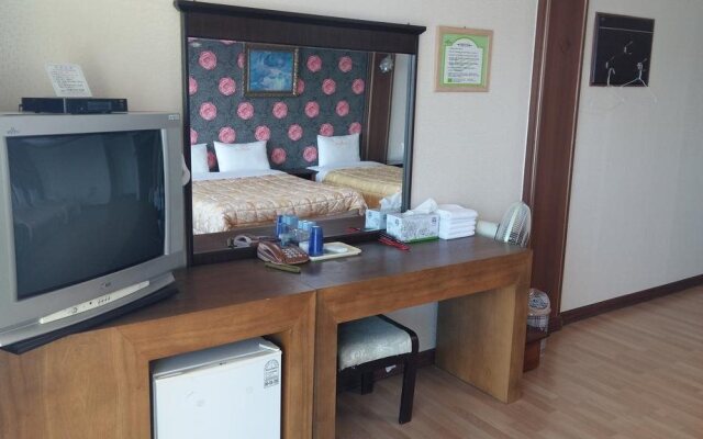 Mongdol Beach Hotel