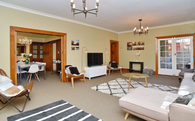 Racecourse Villa