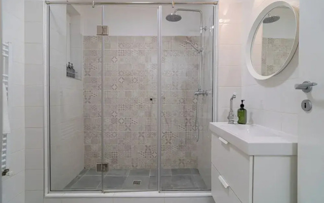 Central 4BR Flat - 2 Units Combined with Balconies, Near Cismigiu, 2 Kitchens & 2 Baths