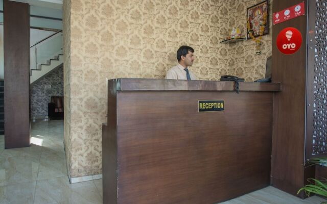 OYO 5738 Hotel Lords Inn