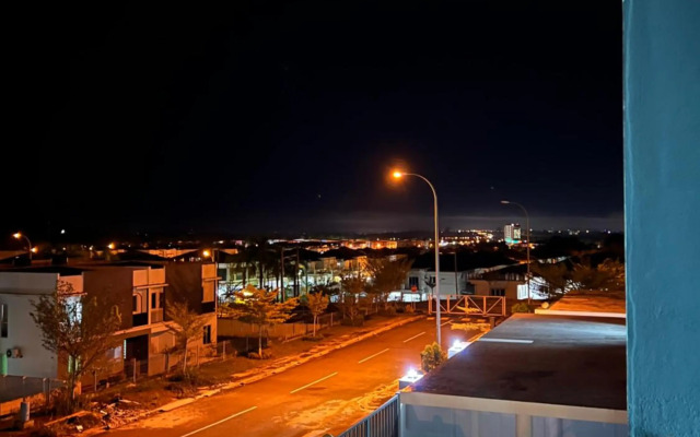 4 bedrooms (private bathroom) Perdana Hill Villa