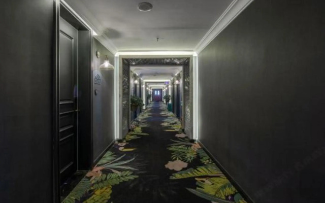 Jiaozuo flower season coffee Hotel (Rose Park store)