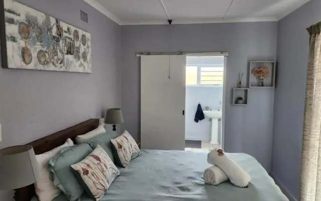 25 ON Main Struisbaai