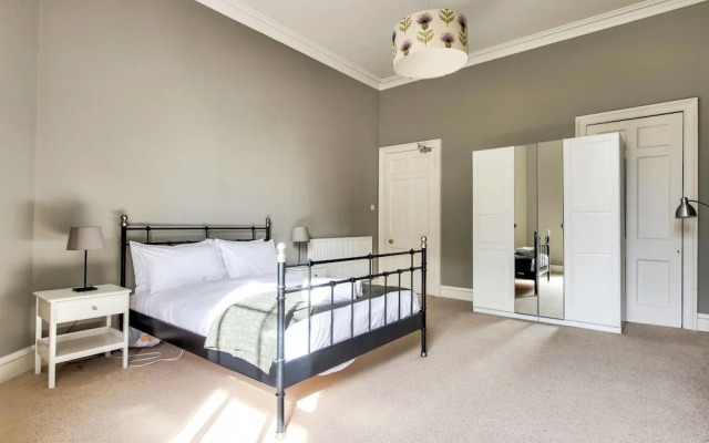 JOIVY Bright and Spacious 4-bedroom Apart in Stockbridge