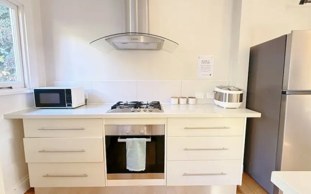 StayAU 2BR Home w/ Stunning Views in Tasmania