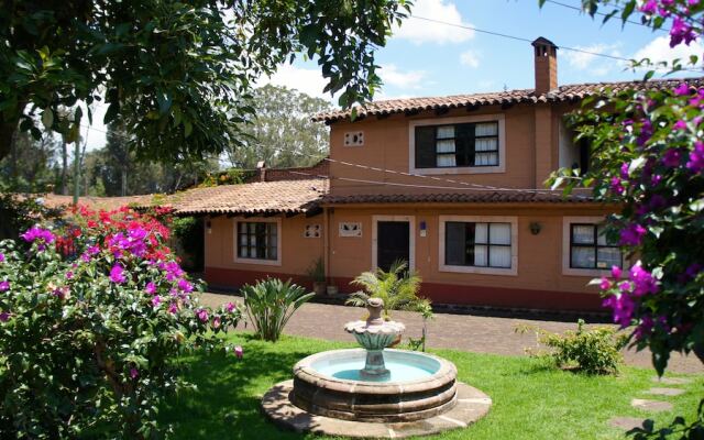 Villa Patzcuaro Garden Hotel & RV Park