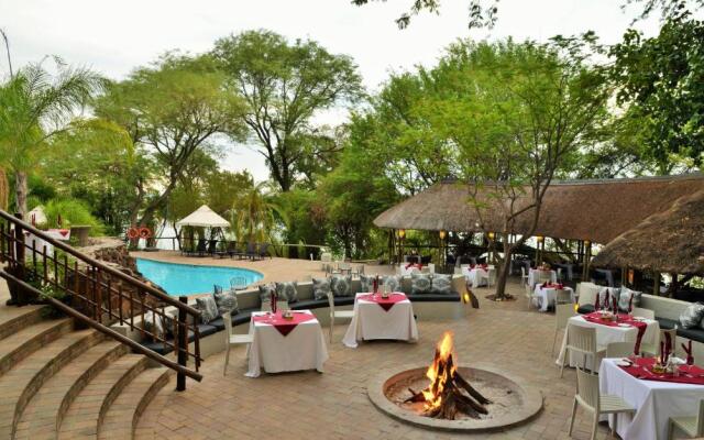 Cresta Mowana Safari Resort & Spa