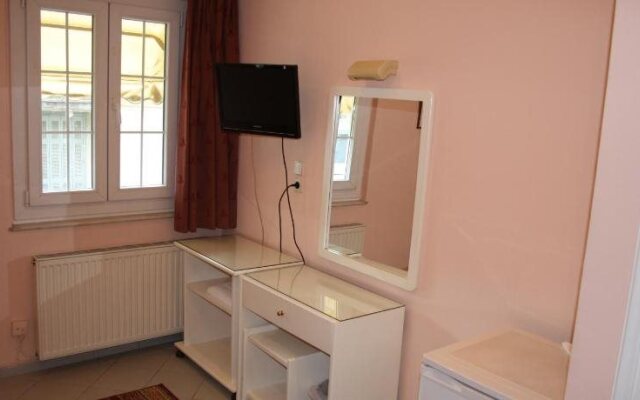 Hotel Avra