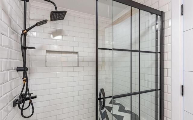 Stylish Apartment in Moda near Popular Attractions with Balcony