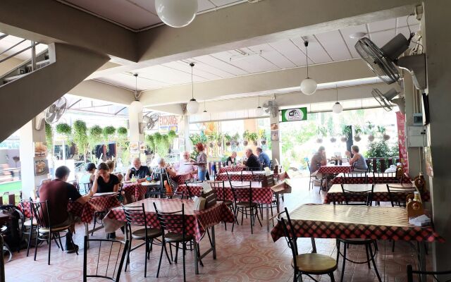 Chilli Hotel & Restaurant