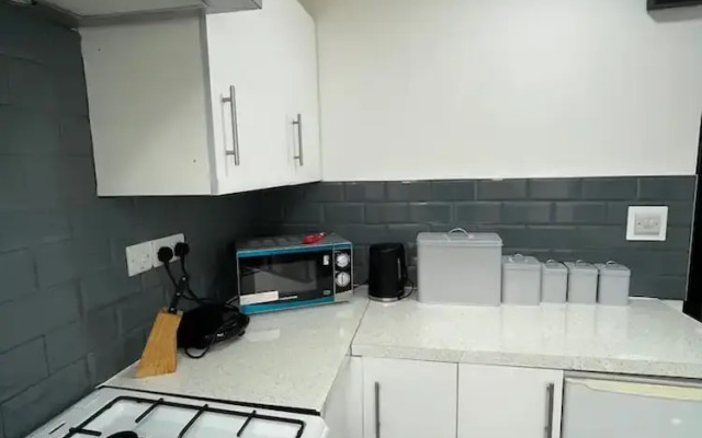 Ground Floor Cosy Studio Close to the City