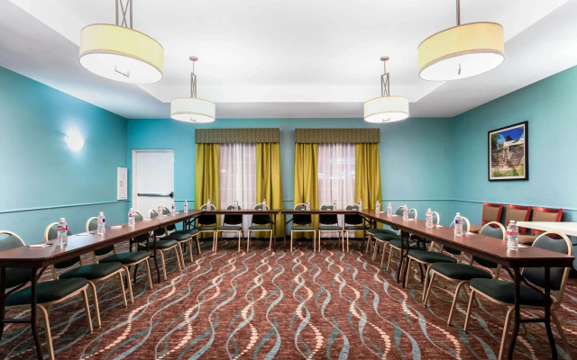 La Quinta Inn & Suites by Wyndham Kerrville