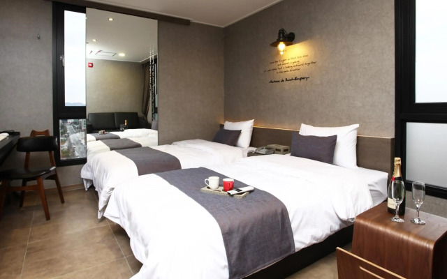 S& Hotel