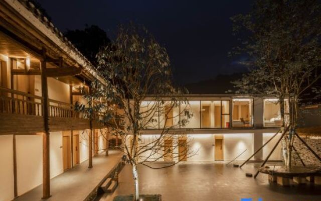 SanShanLi.Rustic Luxury Hotel