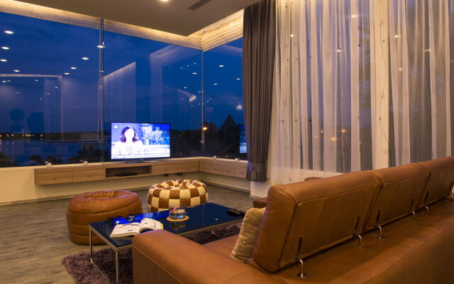 The Beverly Hills