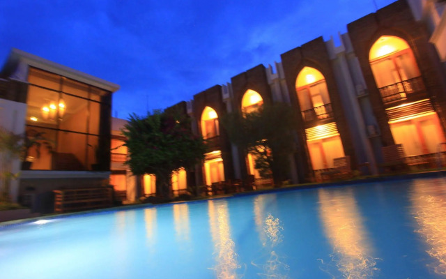 Raza Gyo Hotel