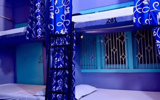 Goroomgo Banaras Rest House Varanasi