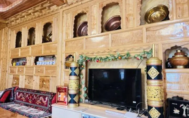 Rockland Meisu Hotel (Daocheng Yading Scenic Area Visitor Center)