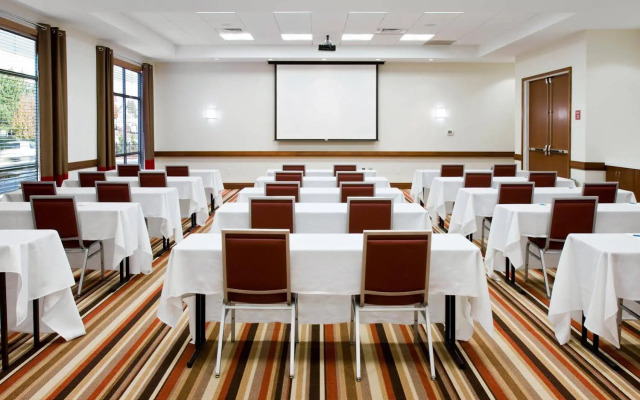 DoubleTree by Hilton Raleigh - Cary