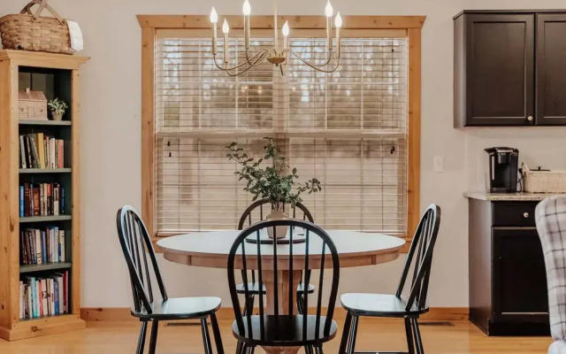 Cozy Pines Cabin - Quiet Relaxation!