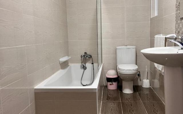 F4-1 Double room with private bathroom and balcony