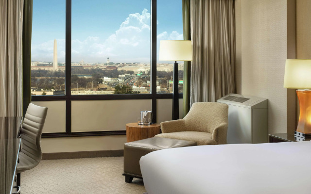 DoubleTree by Hilton Washington DC - Crystal City