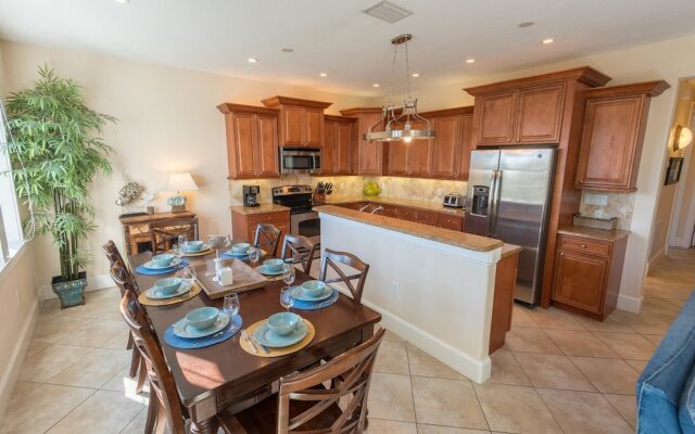 South Seas Apartment 6