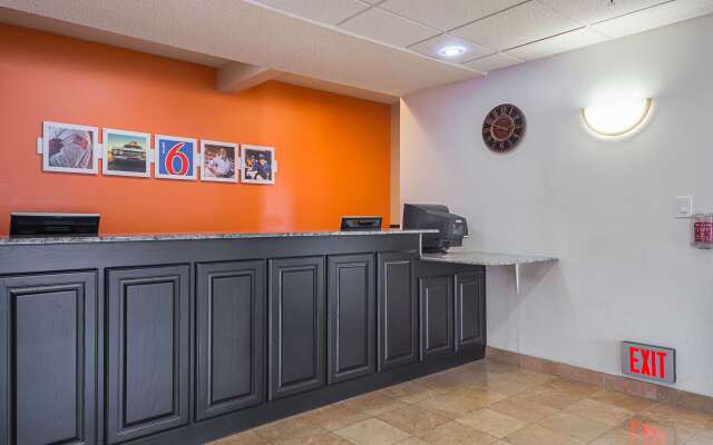 Motel 6 Dallas - Irving DFW Airport South