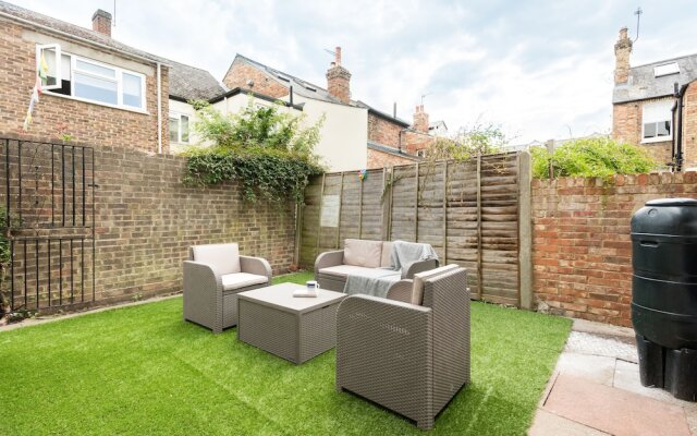 The Jericho Terrace House - 2BD + Parking