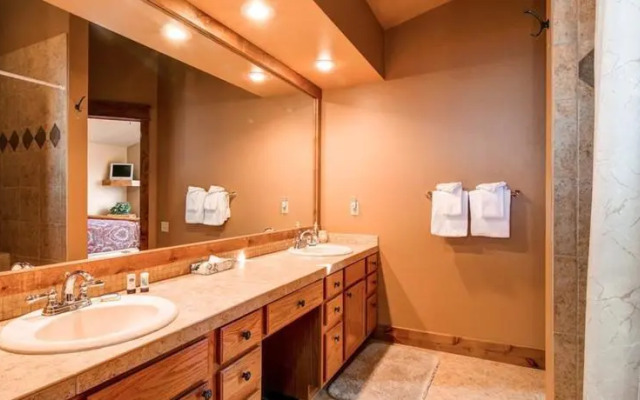 RedAwning Lakeview Holiday home