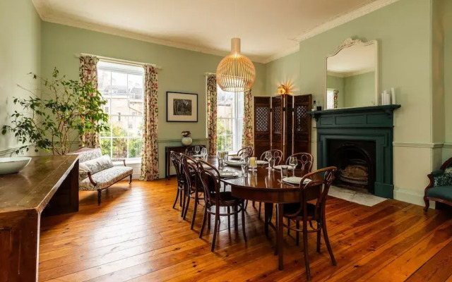 Grand Georgian Townhouse With Garden