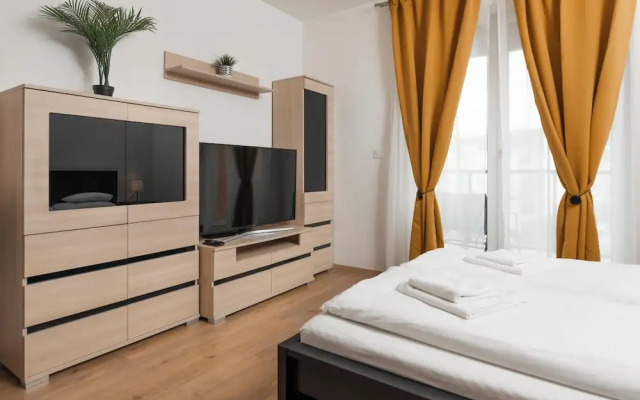 WaterFront City Apartments by UrbanRent