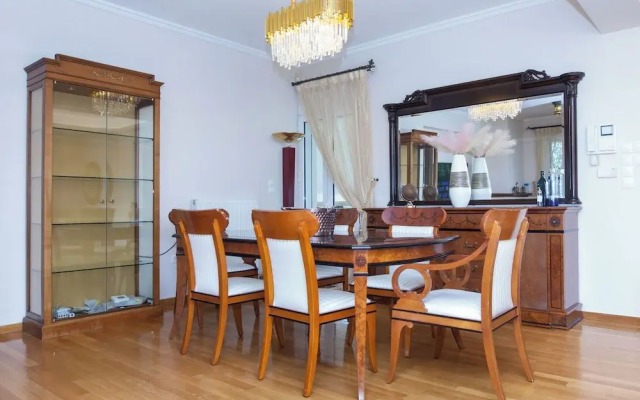 Luxe 3 Bd Penthouse 5 Min from Drosia