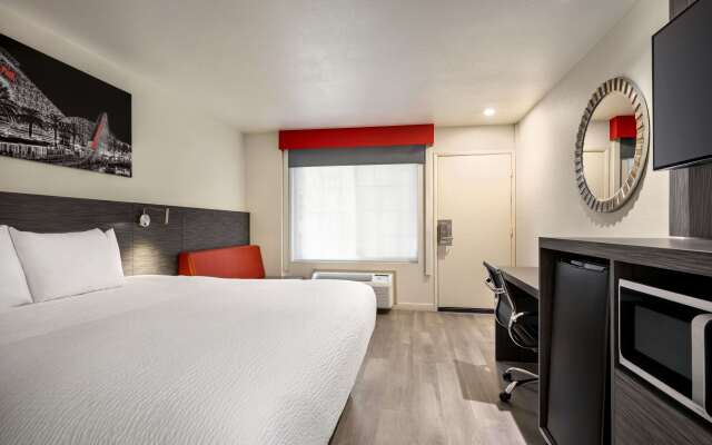 Ramada by Wyndham Anaheim Convention Center