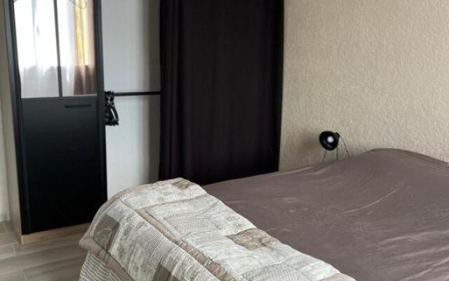 Bel appartement avec vue sur les toits (nouveau)