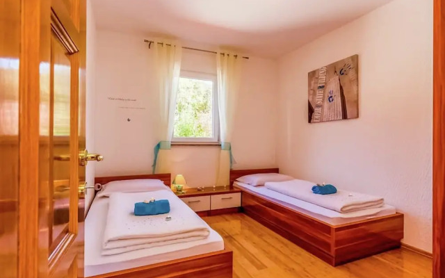 Alluring Apartment in Dramalj with Hot Tub