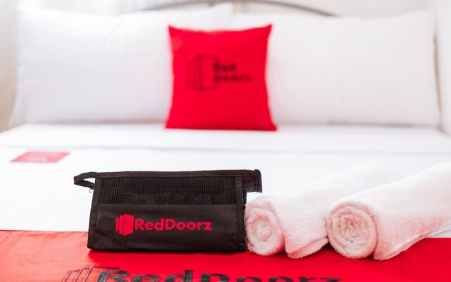 RedDoorz @ Amaia Skies Avenida