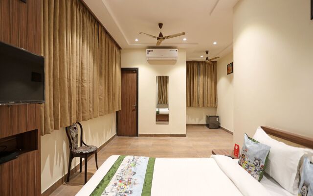 OYO 10326 Hotel The Indra INN