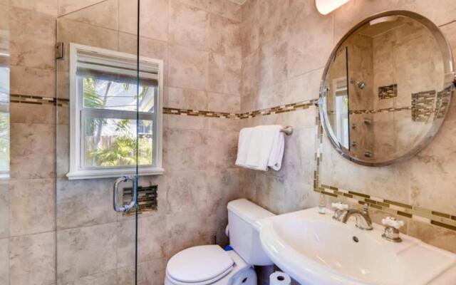 The Periwinkle House - 4bd-2ba - Sleep 10