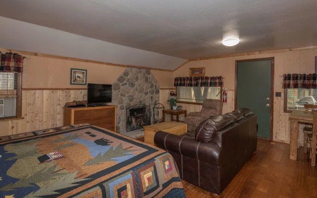 Whispering Pine Cabins