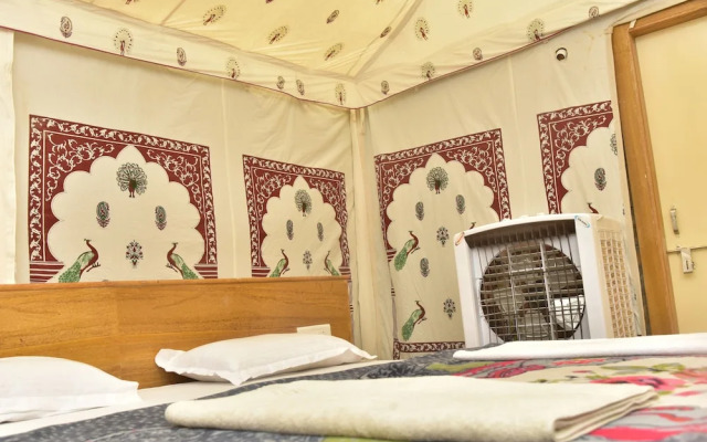 Oasis Camp Sam