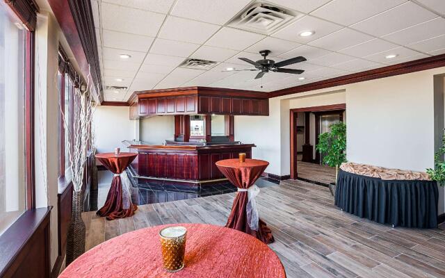 Quality Inn & Suites Cincinnati Downtown
