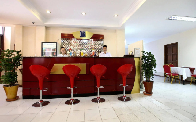 Eden Palace Hotel